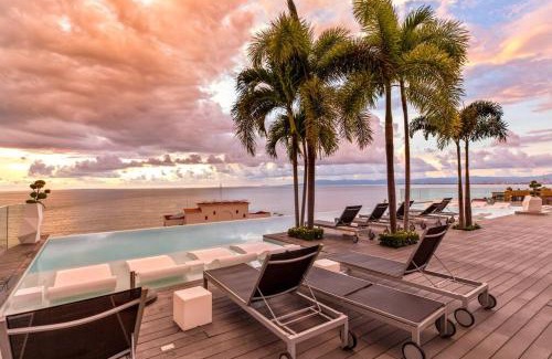 Amapas Apartment | DTerrace Luxe 2bd 2ba Romantic Zone Los Muertos Beach and Pier