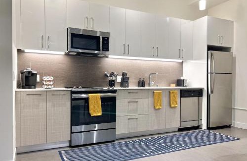 Historic Core Apartment | DTLA 2BR Loft with Hot Tub & Rooftop Pool!