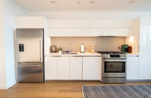 Glendale Condo | DTLA Elevated Living Luxury High Rise Unit w/Free Parking