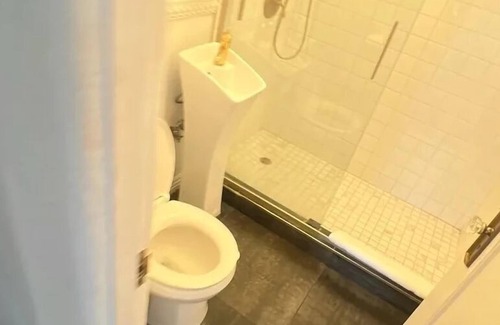 Westlake Apartment | DTLA Escape Pad: Traveler's Oasis