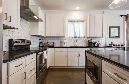 Salemtown House | DTNashville GermantownGetaway4B/3BPerfectLocation!