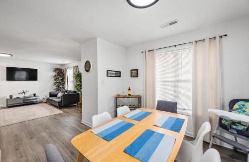 Downtown Apartment | DTPrivacy*KidsFriendly*PetFriendly*300M*Walkable