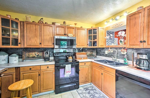 Elizabethtown House | Dtwn Elizabethtown Home w/Fire Pit & Gas Grill!