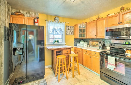 Elizabethtown House | Dtwn Elizabethtown Home w/Fire Pit & Gas Grill!