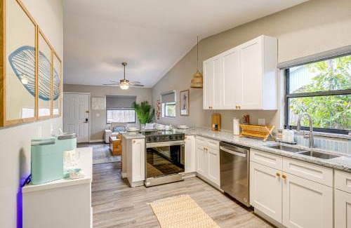 Palm Harbor Apartment | Dtwn Palm Harbor Condo Walk to Water!