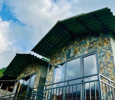 Yen Minh House | Du Già Bungalow