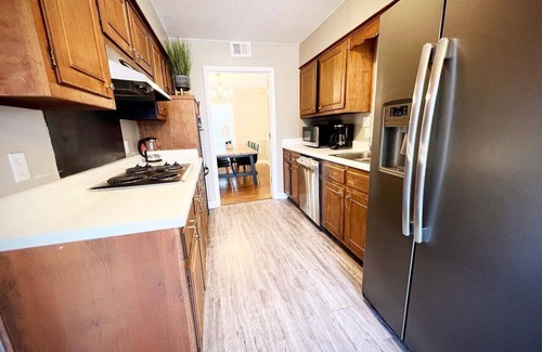 East Memphis House | Dual 9BR Memphis Getaway+Games+Backyard+PrimeLoc