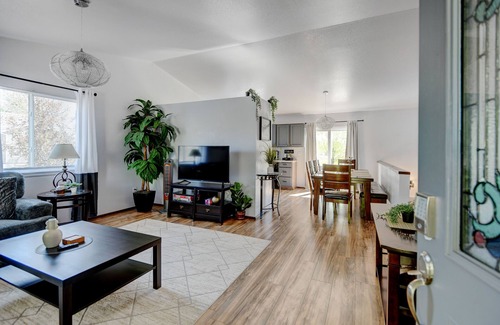 Loveland House | Dual King Suites, 2 Kitchen/Living Spaces & Game Room ~ A Gem on Turquoise St