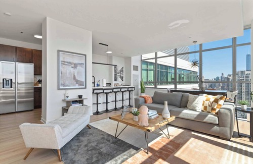 Downtown Chicago Apartment | Dual Penthouse Retreat: Perfect for Groups