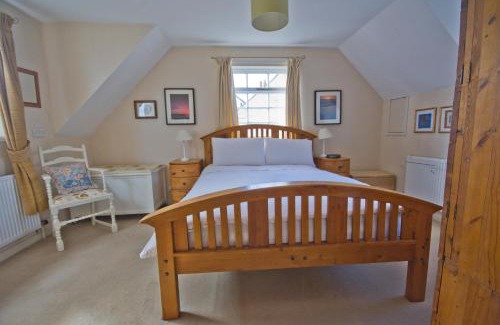 Kilrenny House | Duck Cottage - Pet-friendly Traditional Rural Home