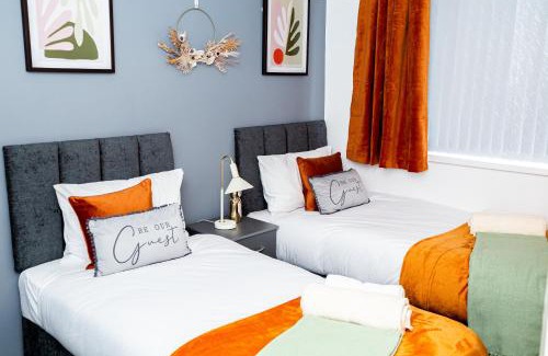 Dudley House | DUDLEY 3 Bed House-PERFECT FOR CONTRACTORS-FAMILIES-LONG & SHORT STAY