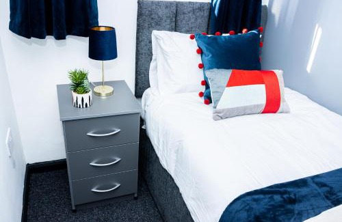 Dudley House | DUDLEY 3 Bed House-PERFECT FOR CONTRACTORS-FAMILIES-LONG & SHORT STAY