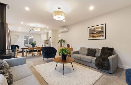 Arrowtown Cottage | Duff's Cottage-fabulous location-comfort +style