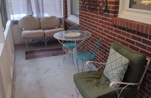 Durham House | Duke and UNC at your Doorstep, 3 bed 1 bath that fits 5