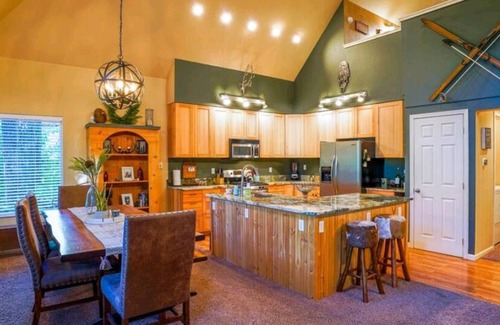 Packwood House | Duke's Chalet Custom Built Oasis in Goat Rocks- pet friendly