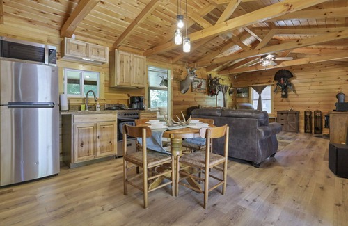 Logan Cabin | Duke's Getaway At Big Branch #00805