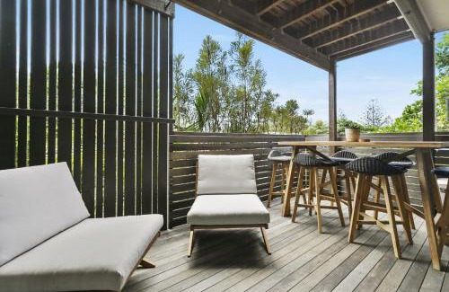 Sunshine Beach House | Duke St Convenience at your doorstep Beach living in the heart of the village close to cafes Ocean glimpse