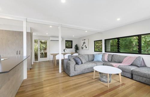 Sunshine Beach House | Duke St Convenience at your doorstep Beach living in the heart of the village close to cafes Ocean glimpse