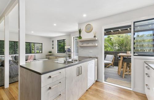 Sunshine Beach House | Duke St Convenience at your doorstep Beach living in the heart of the village close to cafes Ocean glimpse