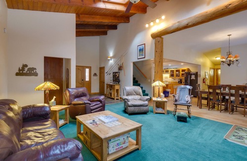 Downieville-Lawson-Dumont Cabin | Dumont Cabin w/Hot Tub - 22 Mi to Ski Slopes!