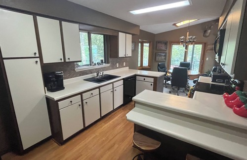 Rogers House | Dun Lookin! Rustic Cabin Feel Lakeview home, 3 Bd, 2 bath, close to everything!