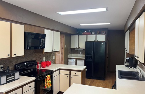 Rogers House | Dun Lookin! Rustic Cabin Feel Lakeview home, 3 Bd, 2 bath, close to everything!
