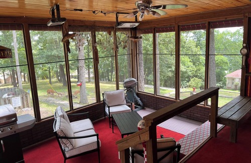 Rogers House | Dun Lookin! Rustic Cabin Feel Lakeview home, 3 Bd, 2 bath, close to everything!