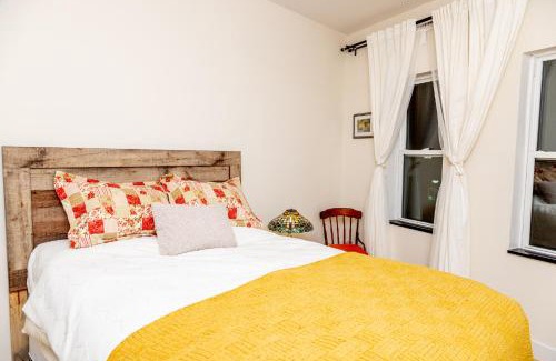 Brockton Village Hotel | Dundas and Brock Suitel