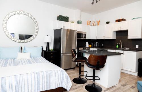 Brockton Village Hotel | Dundas and Brock Suitel