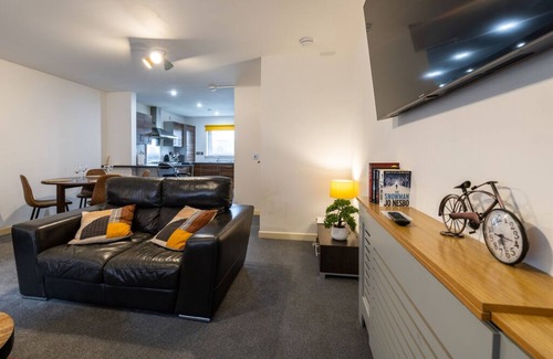 Dundee Apartment | Dundee City centre apartment - 3 bedrooms sleeps 6