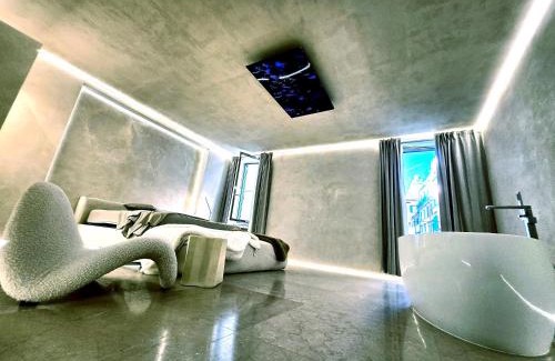 Rione III Colonna Apartment | DUNE at Spanish Steps Luxury Apartment-Suite