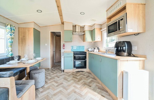 Hayling Island Cottage | DUNE DELIGHT - HAYLING ISLAND in Hayling Island Holiday Park