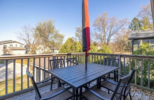 Michigan City Apartment | Dune Sky is a 2 Bedroom/2 Full Bath upper level duplex unit just a 2 minute walk to Lake Michigan