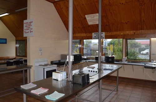 Saint Kilda Hotel | Dunedin Holiday Park & Motels