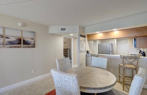Port Aransas Condo | Dunes:904 Beautiful Condo, 2 BR. on the beach!