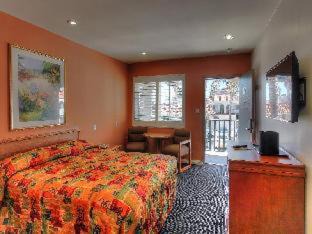 Hollywood Hotel | Dunes Inn - Sunset