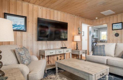 Pine Knoll Shores House | Duneside home