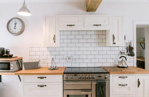 Alexandria House | Dunruadh Cottage