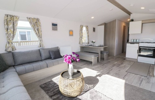 Portpatrick Cottage | DUNSKEY WAY, pet friendly, with a garden in Portpatrick