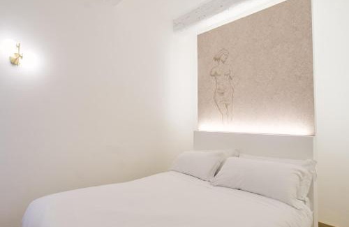 Sant' Ambrogio Apartment | Duomo Central Suite