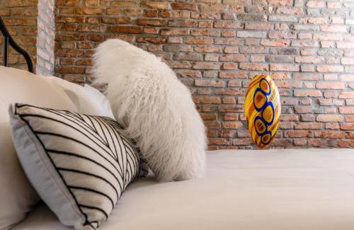 Longa Apartment | DUOMO Murano Apartment with Canal view