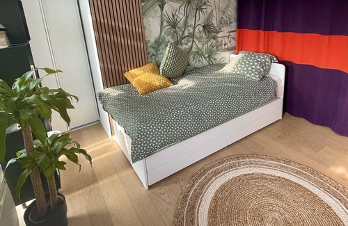 Montrouge Apartment | Duplex 115m2 Inondé de Soleil Avec Terrasse, Climatisation et Parking Privé