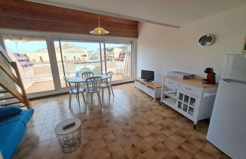Marseillan Plage Apartment | Duplex 2-room apartment near beach, private parking