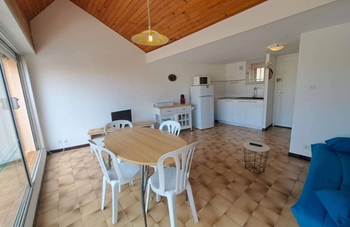 Marseillan Plage Apartment | Duplex 2-room apartment near beach, private parking