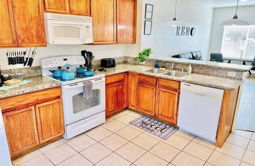 Reno House | Duplex, 4Bd 4Ba, 6TVs, Sleeps 14