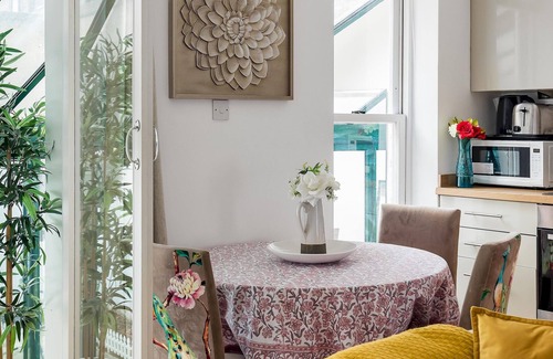 Bryanston and Dorset Square Apartment | Duplex apartment with patio in Marylebone