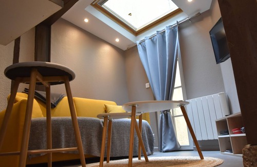 Chartres Apartment | Duplex at the foot of Chartres Cathedral / private parking