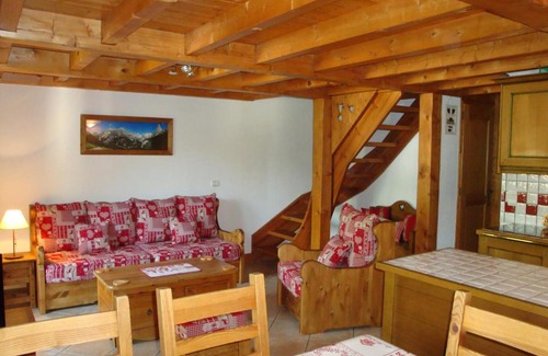 Pralognan-la-Vanoise Apartment | Duplex chaleureux au centre, proche commerces et téléphérique, avec balcon sud et parking couvert - FR-1-464-76