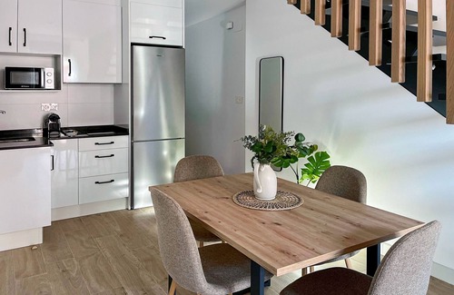Perchel Sur Apartment | Duplex de dos Dormitorios con Terraza - Picú Home