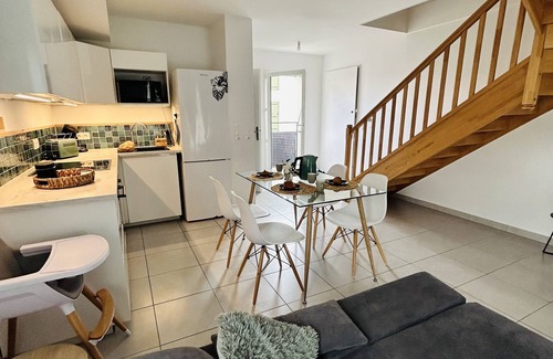Chessy Apartment | Duplex family - 6 pers - 7min Disney - Parking - WIFI - DISNEY TICKET 80e.